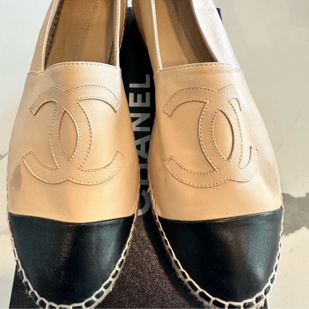 CHANEL Two-Tone Beige and Black Espadrilles